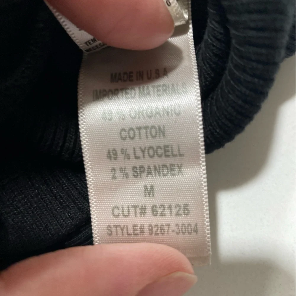 Citizens of Humanity black v-neck - Picture 8 of 11